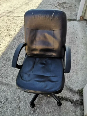 Scaun birou ergonomic cu suspensie hidraulică și brațe, piele ecologic, 50 lei, tel. O75I 55 I I 49