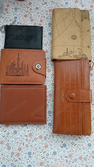 Vand portofele de dama si bărbați 