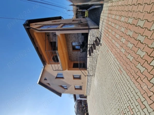 Casa și grădină de vânzare. 