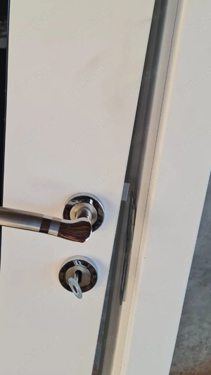 usi albe si gri cu toc nouă 