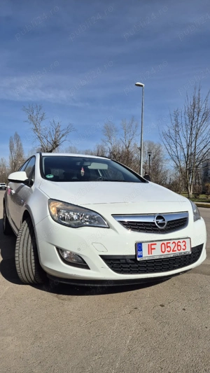 Opel Astra J - imagine 3