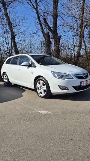 Opel Astra J - imagine 2