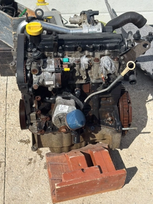 Dezmembrez motor 1.5 dci renault