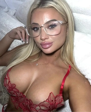 Sexy si înaltă.1,80 înăltime. Fac si deplasari doar la Hotel! Confirm pozele.Ofer și show web ! - imagine 8