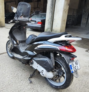 scuter 125 Piaggio Beverly categoria B - imagine 4