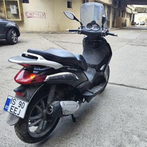 scuter 125 Piaggio Beverly categoria B - imagine 3