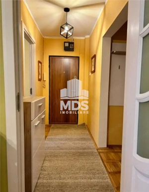 Decomandat cu 2 b #259;i si 2 balcoane la etajul 3 - imagine 14