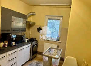 Decomandat cu 2 b #259;i si 2 balcoane la etajul 3 - imagine 11