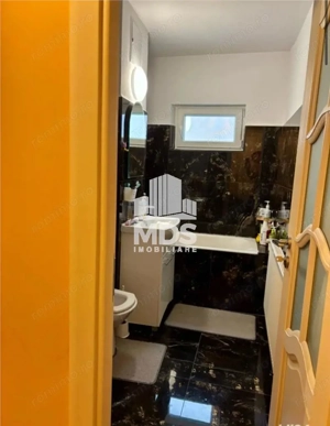 Decomandat cu 2 b #259;i si 2 balcoane la etajul 3 - imagine 6