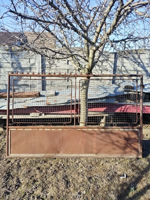 Vând gard rustic din fier plin (nu țeavă), realizat aprox în anii  80