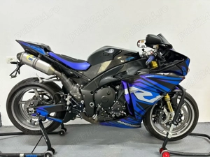 Yamaha R1 BigBang - imagine 2