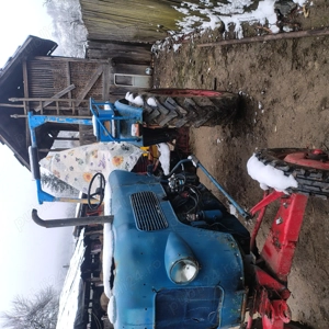 Vând tractor și samanatoare mecanica 