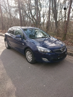 Opel Astra J fabricat in 2013 - imagine 3