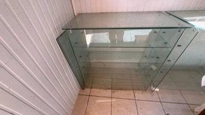 Vând vitrina sticla pentru magazine. 