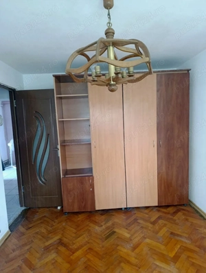 apartament de vânzare cu 3 camere  - imagine 2