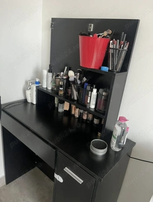 Măsuță pentru machiaj