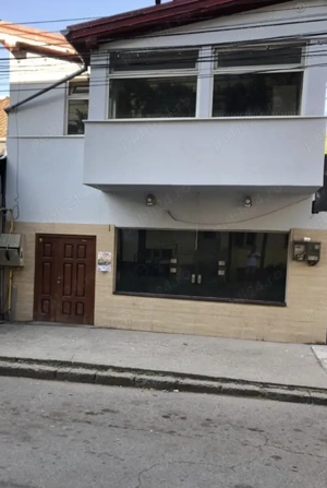 Vând vitrină de sticlă tip servire la geam