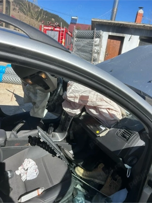 Dezmembrez volvo v50 - imagine 2