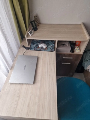 Birou calculator de colt