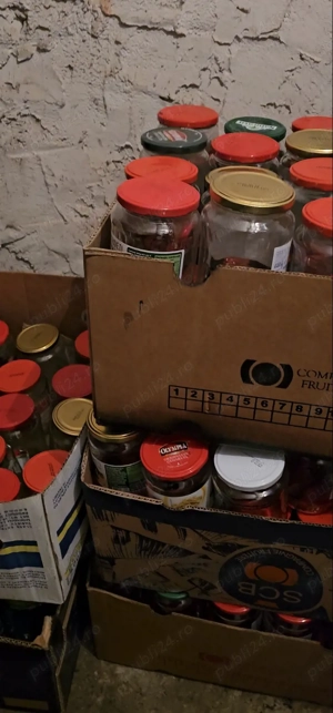 Vând borcane de 800 