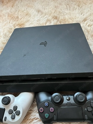 Ps 4 slim cu 3 controllere si 2 cabluri de alimentare