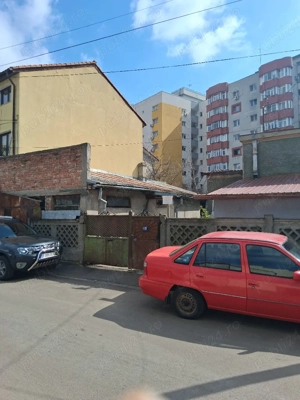 Schimb imobiliar , casa in cartier 13 Septembrie,cu apartament 3-4 camere ,plus diferenta.