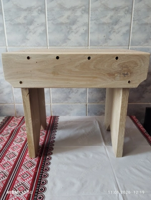 Scaunele din lemn masiv 