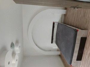 închiriez apartament 