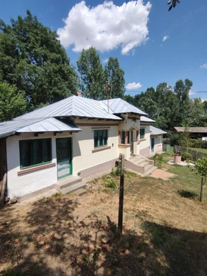  Casă la țară + 4098 mp teren + anexe   22.900  