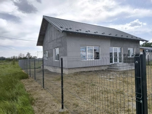 De vanzare casa cu 3 camere ,terasa de 25 metri patrati si gradina