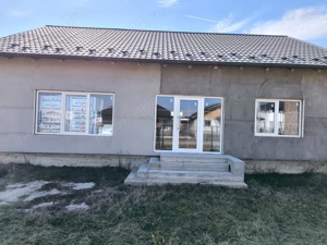De vanzare casa cu 3 camere ,terasa de 25 metri patrati si gradina - imagine 4