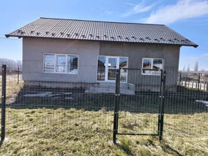 De vanzare casa cu 3 camere ,terasa de 25 metri patrati si gradina - imagine 3