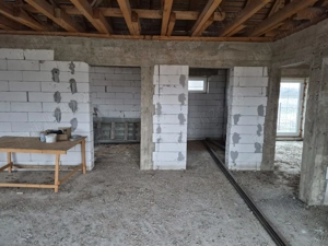 De vanzare casa cu 3 camere ,terasa de 25 metri patrati si gradina - imagine 6