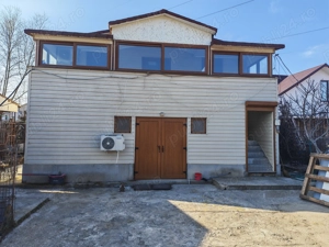 Închiriez cladire. Pretabil birouri și dormitor muncitori