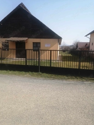 Teren în suprafață de 1500 m2 și clădiri aferente