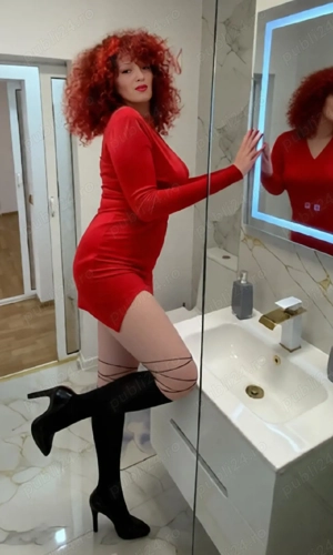 Matura roscata siliconata show webcam si nu numai non stop