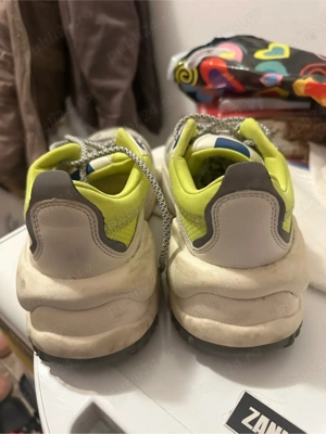 vand adidasi barbatesti 