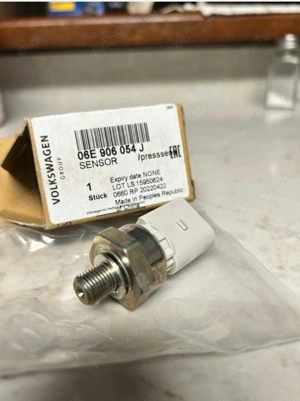Senzor presiune ulei Audi cod OE 06E 906 054 J / 06E906054J