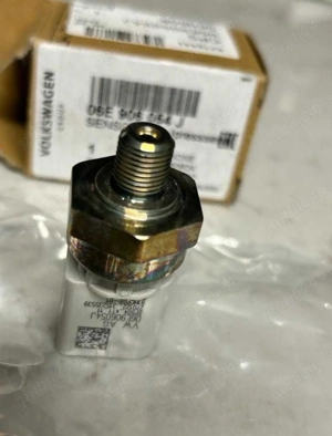 Senzor presiune ulei Audi cod OE 06E 906 054 J / 06E906054J - imagine 5
