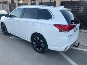 Mitsubishi Outlander plugin Hibryd