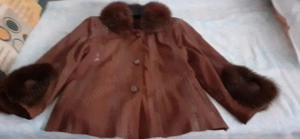 vând  haină de piele  scurta de damadama