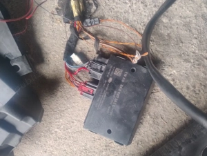 carlig tractare audi A4 b8 original nefolosit cu modul ,cablaj tot - imagine 3