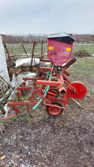 vând cultivator cu fertilizator pe 3 randuri - imagine 3