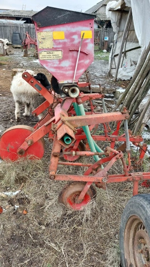 vând cultivator cu fertilizator pe 3 randuri - imagine 5