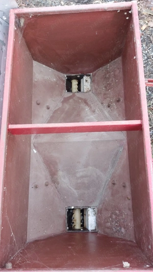 vând cultivator cu fertilizator pe 3 randuri