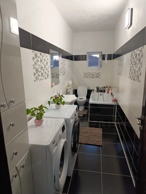 Casa Cisnadie etaj 1 integral cu intrare separata si curte comuna - imagine 6