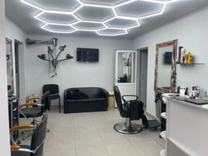 Inchiriez post de lucru pentru manichiura , frizerie , coafor ! - imagine 5