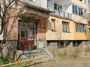 Vând apartament 3 camere decomandat  - imagine 9