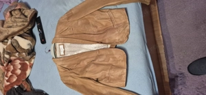 Vând geaca din piele naturala tip sacou.