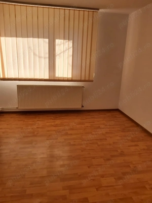 Inchiriez spatiu comercial 1 Decembrie langa Liceul nr.3